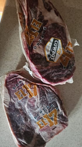 Reseña con foto de un cliente sobre Rib Eye Steak