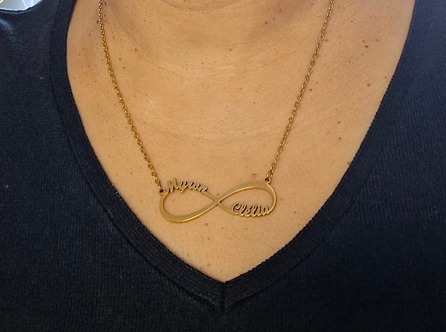 Customer photo review of Collier Infini Personnalisé Deux Prénoms