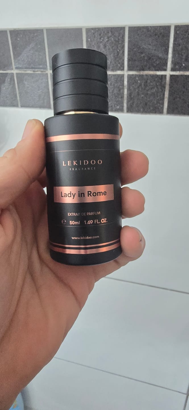 Customer photo review of Lady in Rome