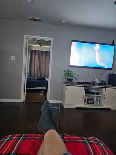 Customer photo review of Maven Athletic Cotton Crew Socks 5 Pairs