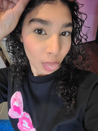 Customer photo review of give me a kiss essential baby tee