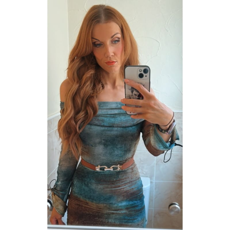 Customer photo review of Stranded 20" One Piece Wand Wave Clip-in Hair Extension #30 Primrose