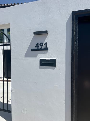 Customer photo review of Numero civico sagomato modello Line 01 Acrilico