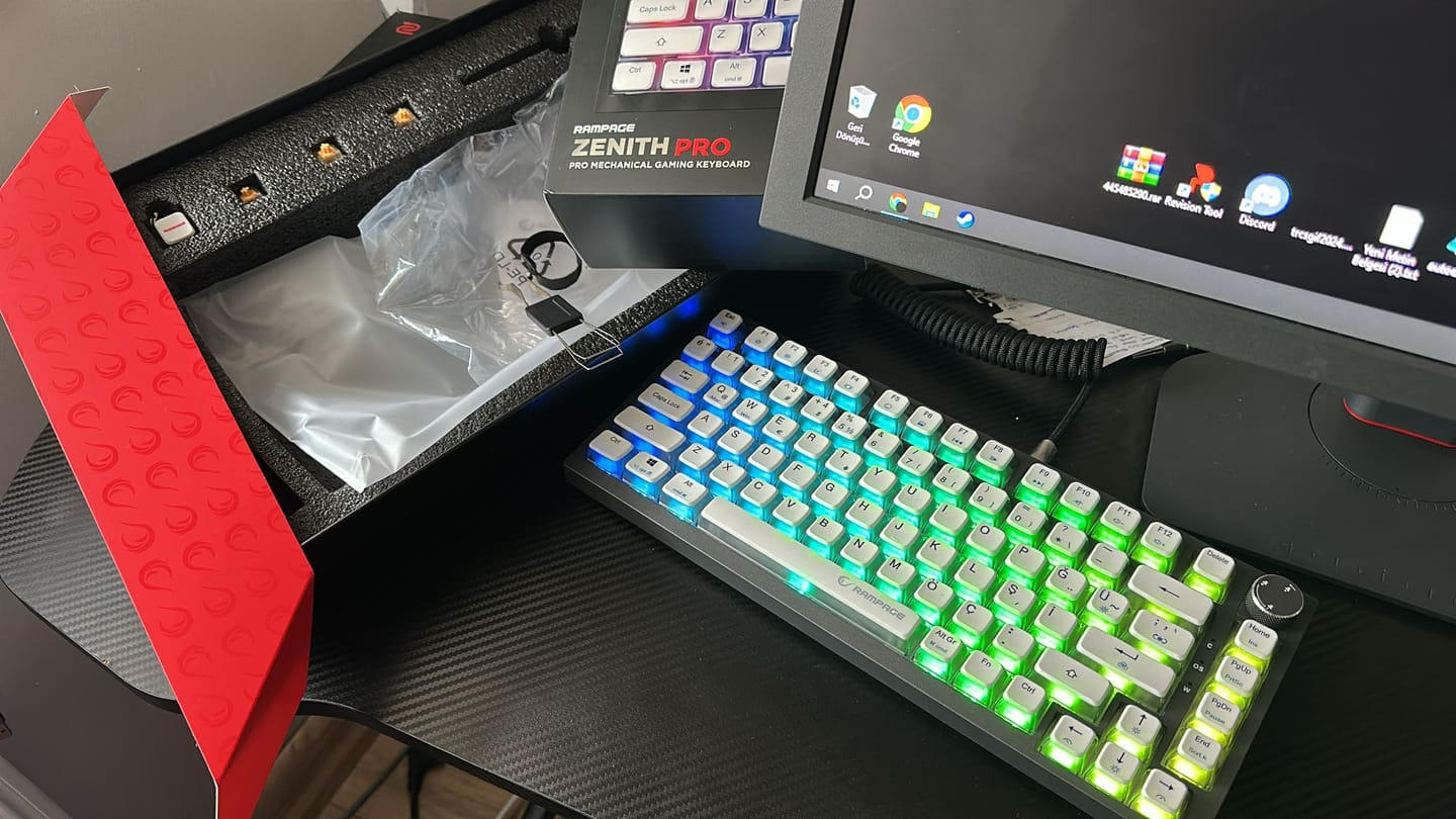 Customer photo review of Zenith Pro Siyah 8000 Hz Gasket Manyetik Oyuncu Klavyesi