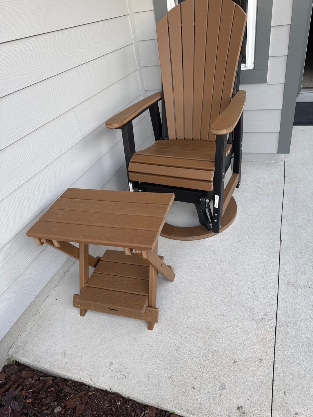 Customer photo review of DURAWEATHER POLY® Folding Side Table w/ Removable Serving Tray