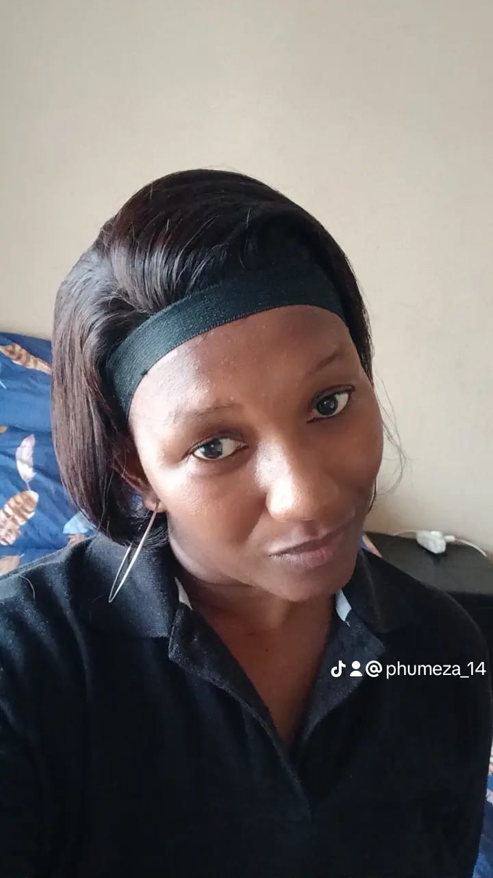 Customer photo review of Brazilian 13x4 Lace Frontal Wig Pixie Cut Col