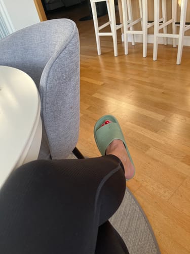 Customer photo review of HappyFlops