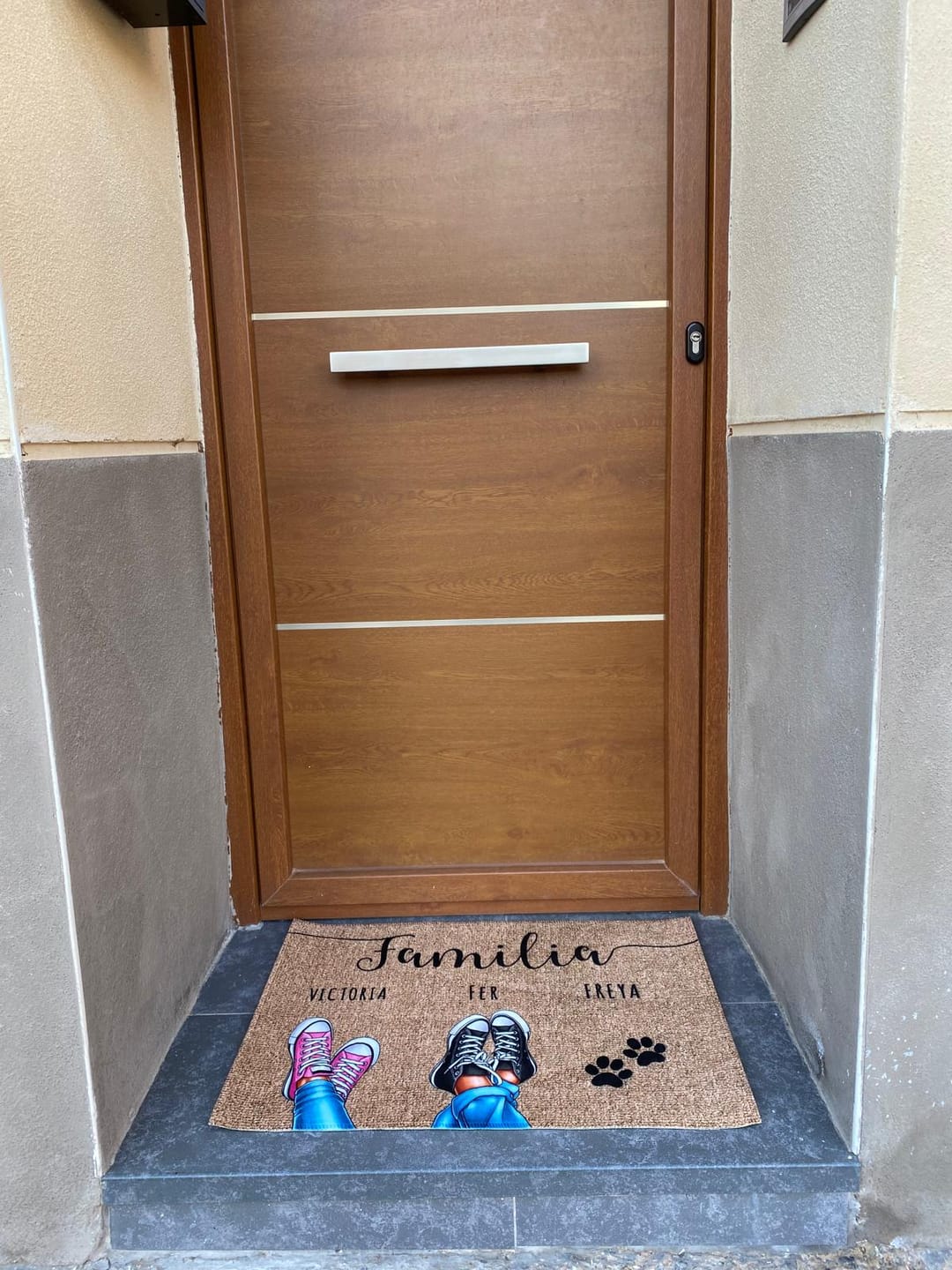 Customer photo review of Zapatos y patas - Felpudo personalizado