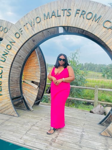 Customer photo review of The Tamia Unit Vietnamese Glueless double drawn bob