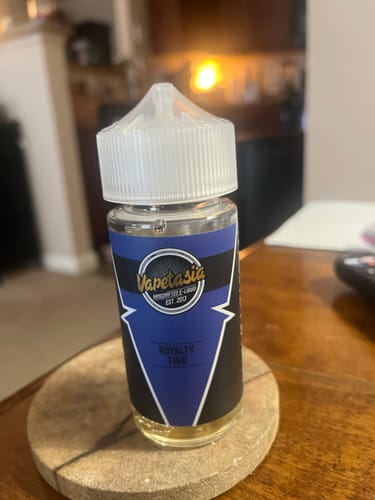 Customer photo review of Vapetasia Royalty 2 100ml Vape Juice