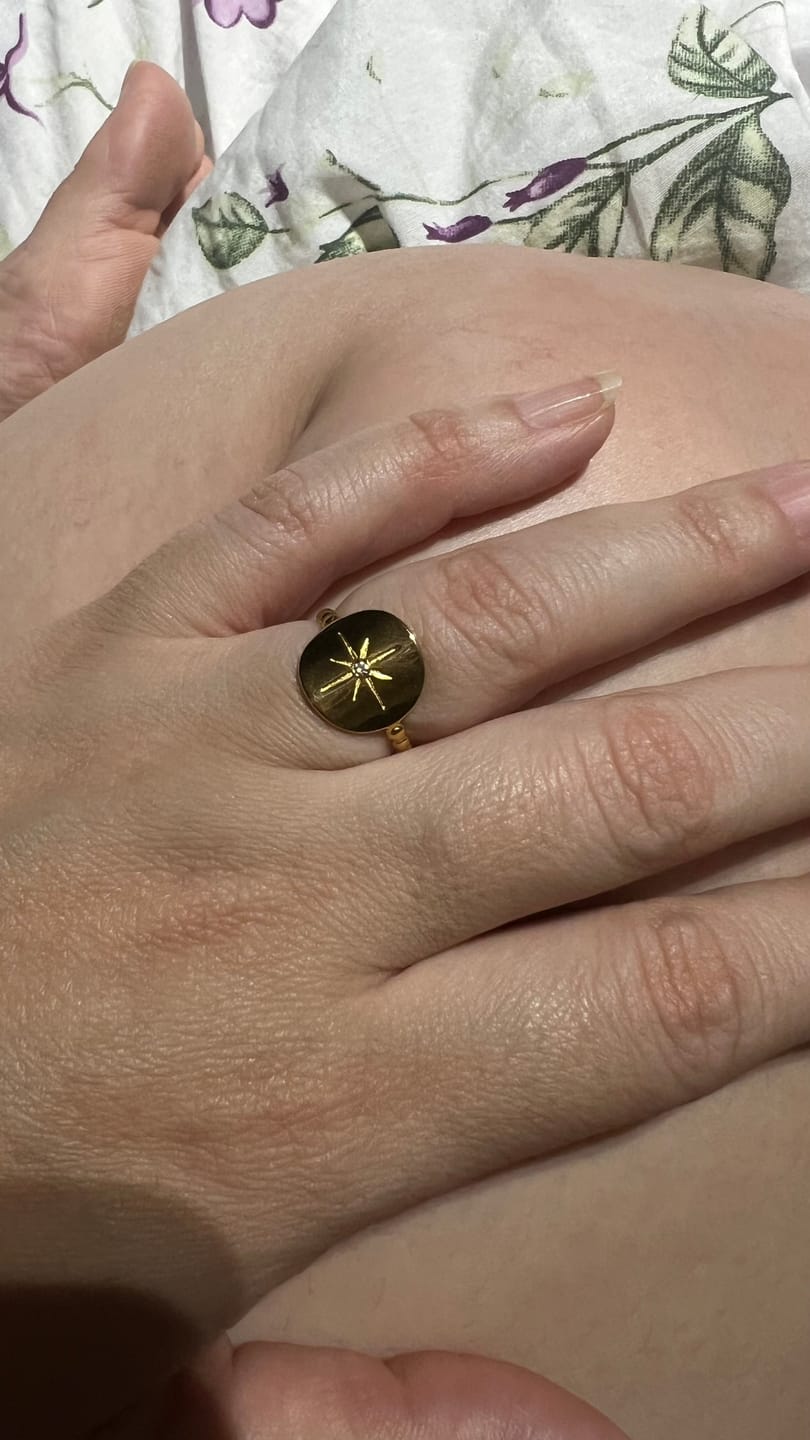 Customer photo review of Anel Ajustável Estrela Náutica Banhado em Ouro 18k
