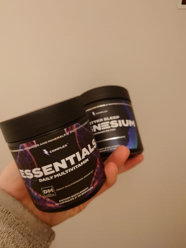 Zákaznická recenze s fotkou produktu Essentials Multivitamin