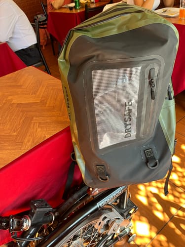 Customer photo review of Mochila Outdoor PUKEM 20 Lts c/porta notebook DRYSAFE  Verde Militar