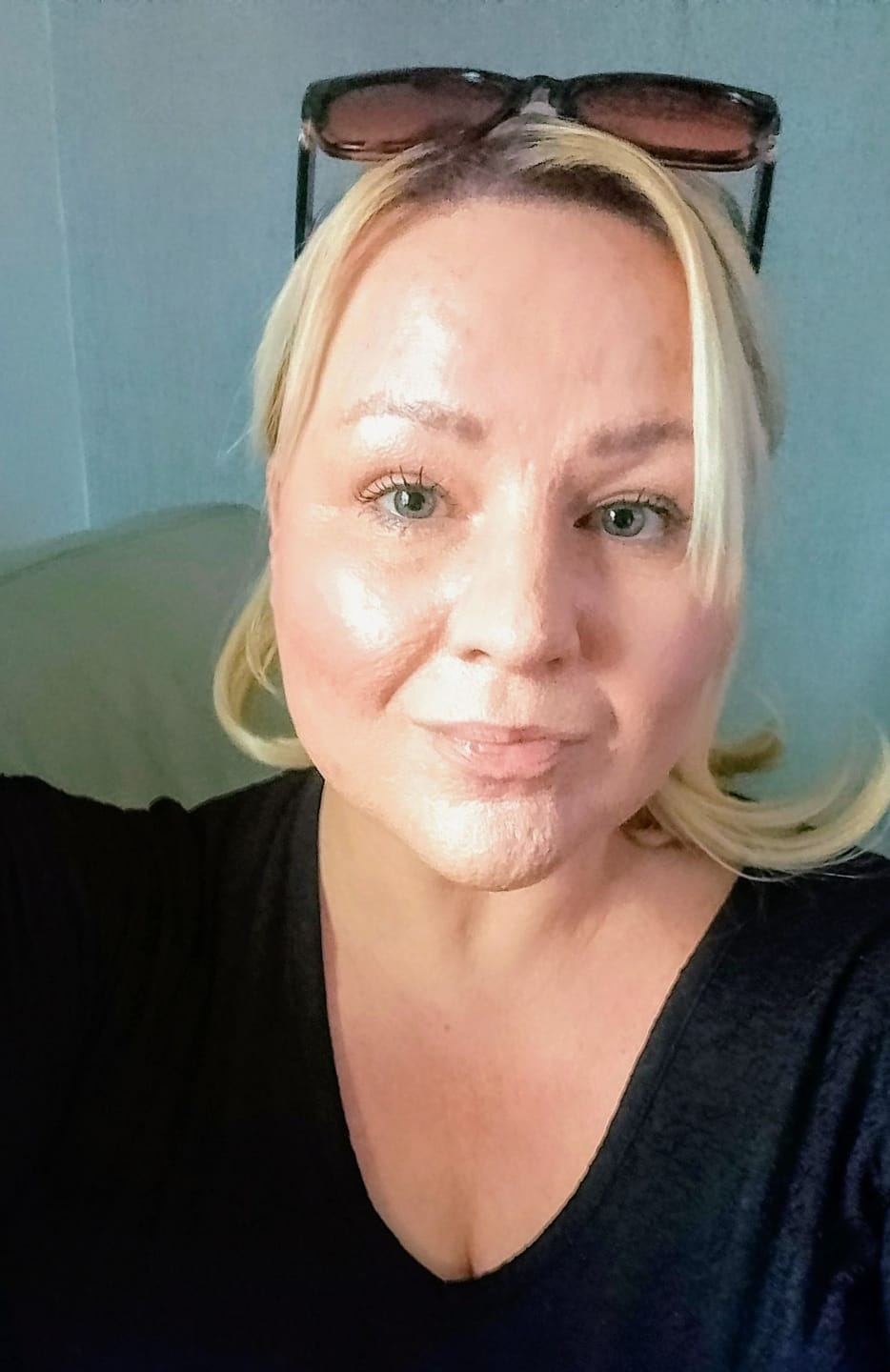 Customer photo review of Stranded Short Swoop Ponytail #1001 Polar Star
