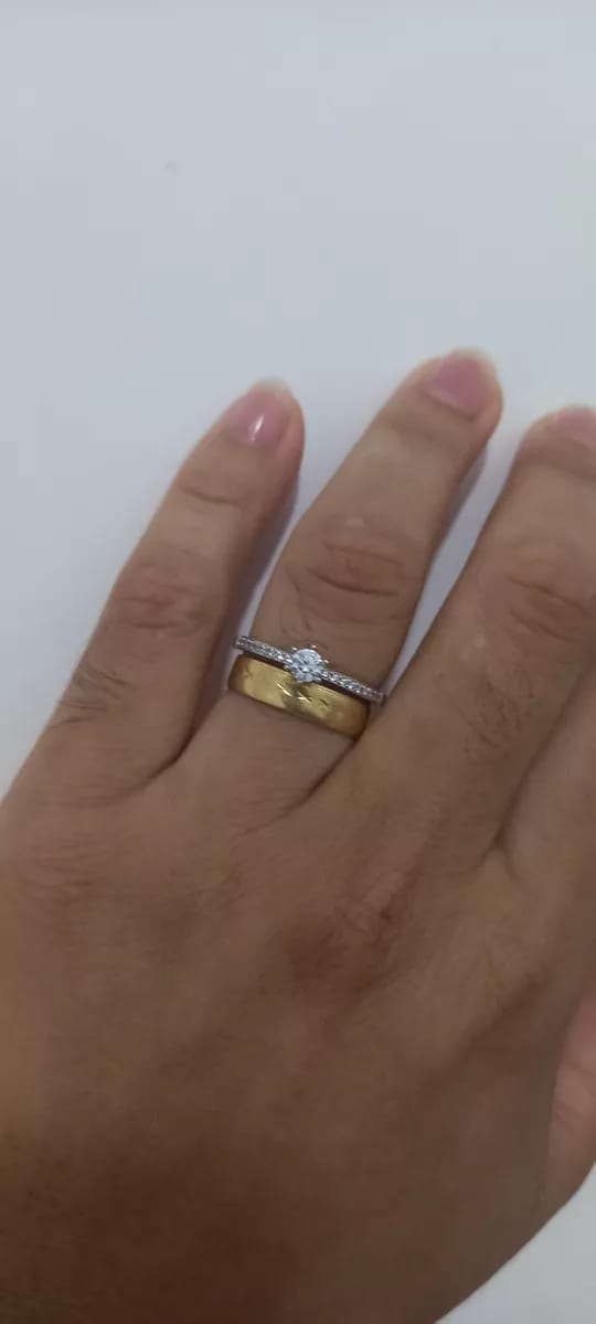 Customer photo review of Anel Solitário Cravejado em Prata 925