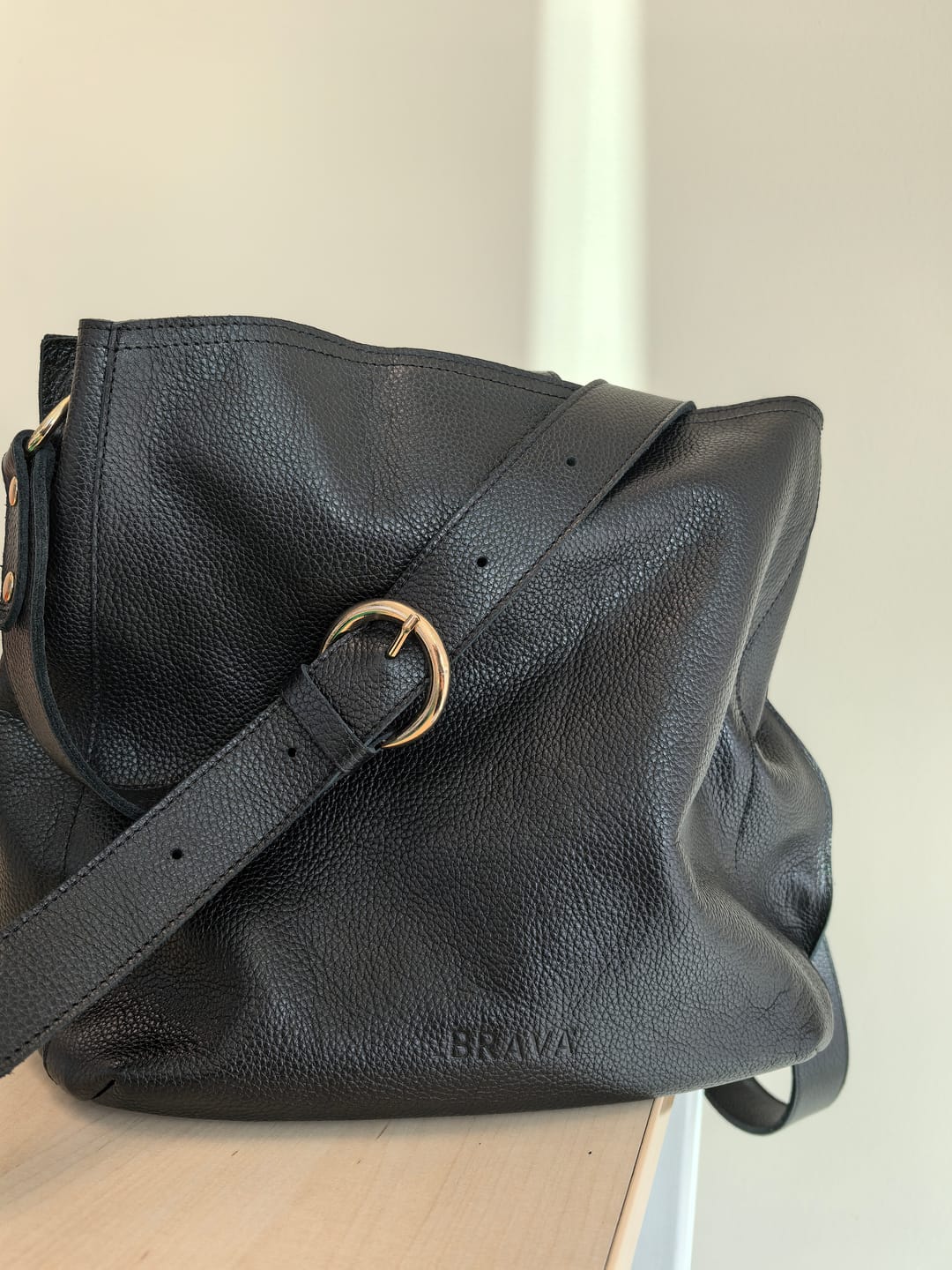 Customer photo review of Bandolera de cuero modelo AMELIA Negro