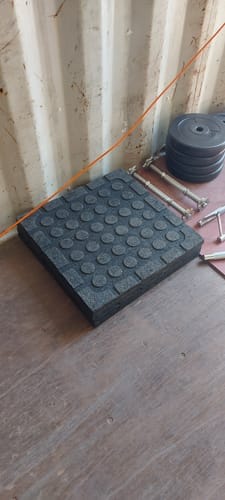 Customer photo review of Pack IRONSIDE 4 Pisos de Caucho Técnico Premium 50 x 50 x 2.5cm