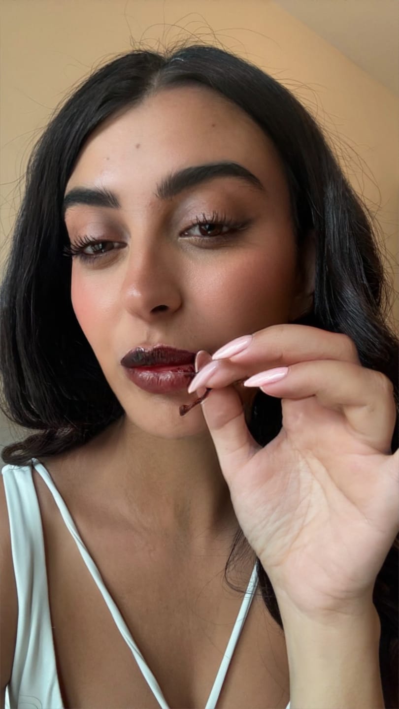 Customer photo review of Peel-off Lip Stain