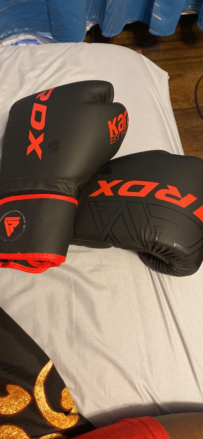 Customer photo review of Guantes de Boxeo Kara F6