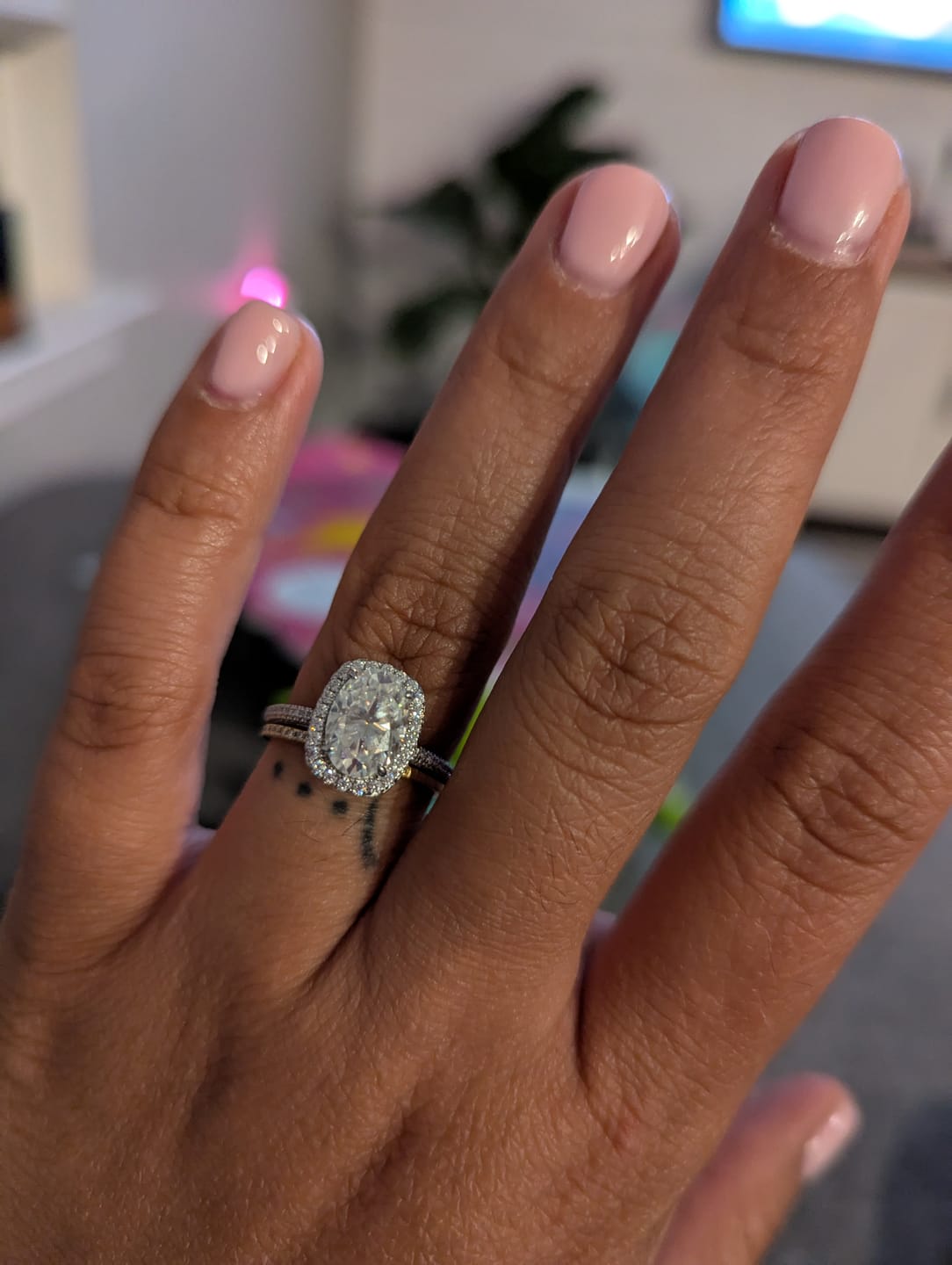 Customer photo review of Rodiffy Moissanite 2.5 Ct Halo Oval Cut Promise Ring For Women