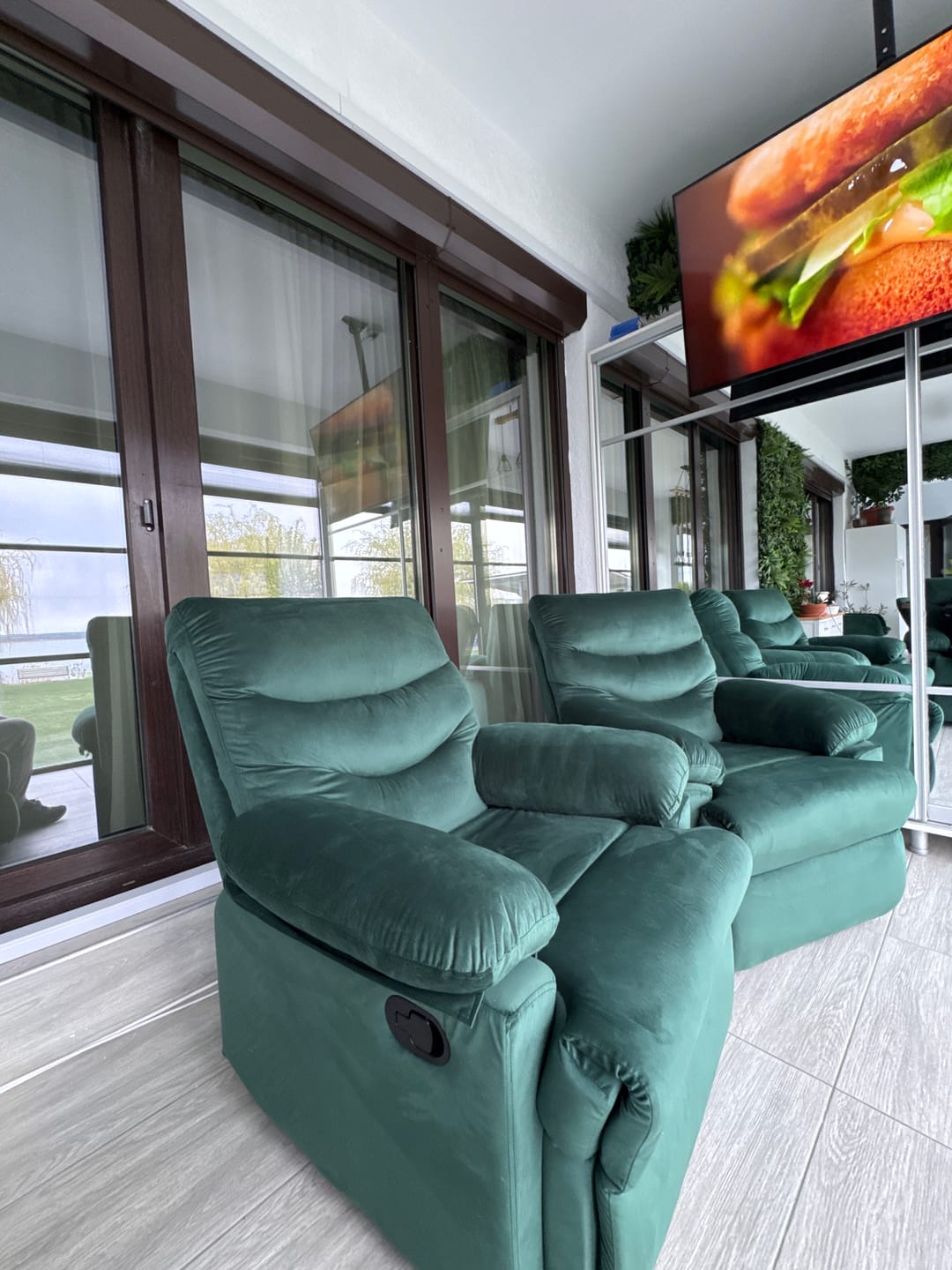 Customer photo review of Fotoliu rabatabil DRAGER, verde inchis/negru, stofa catifelata/metal, 88x90/160x105 cm