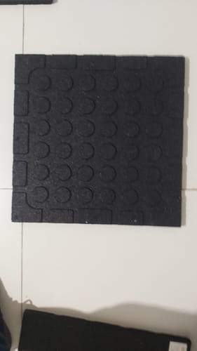 Customer photo review of Pack IRONSIDE 4 Pisos de Caucho Técnico Premium 50 x 50 x 2.5cm