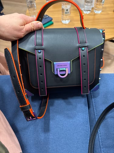 Customer photo review of Michael Kors Women's Manhattan Medium Contrast-Trim Leather Satchel Black - Hemen Kargoda