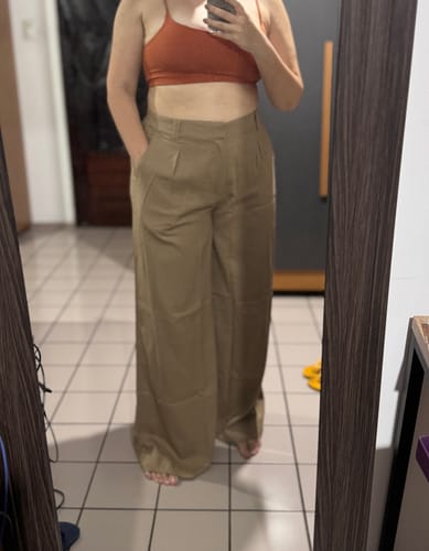 Mariana T. review of Calça Pantalona Graviola Marrom Claro image 1 out of 3