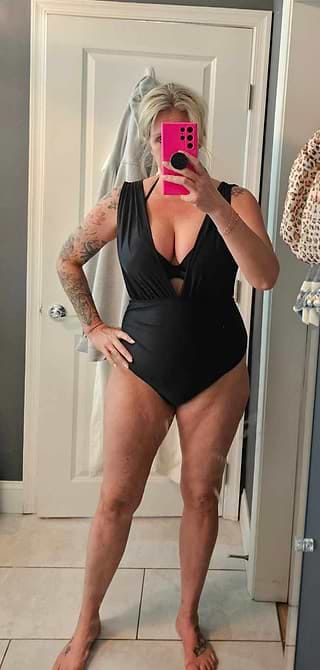 Customer photo review of Emoswimsuit - Women's One Piece Swimsuit Halter Plunging Neck Bathing Suit Wide Straps Underwire Ruched Back Hook