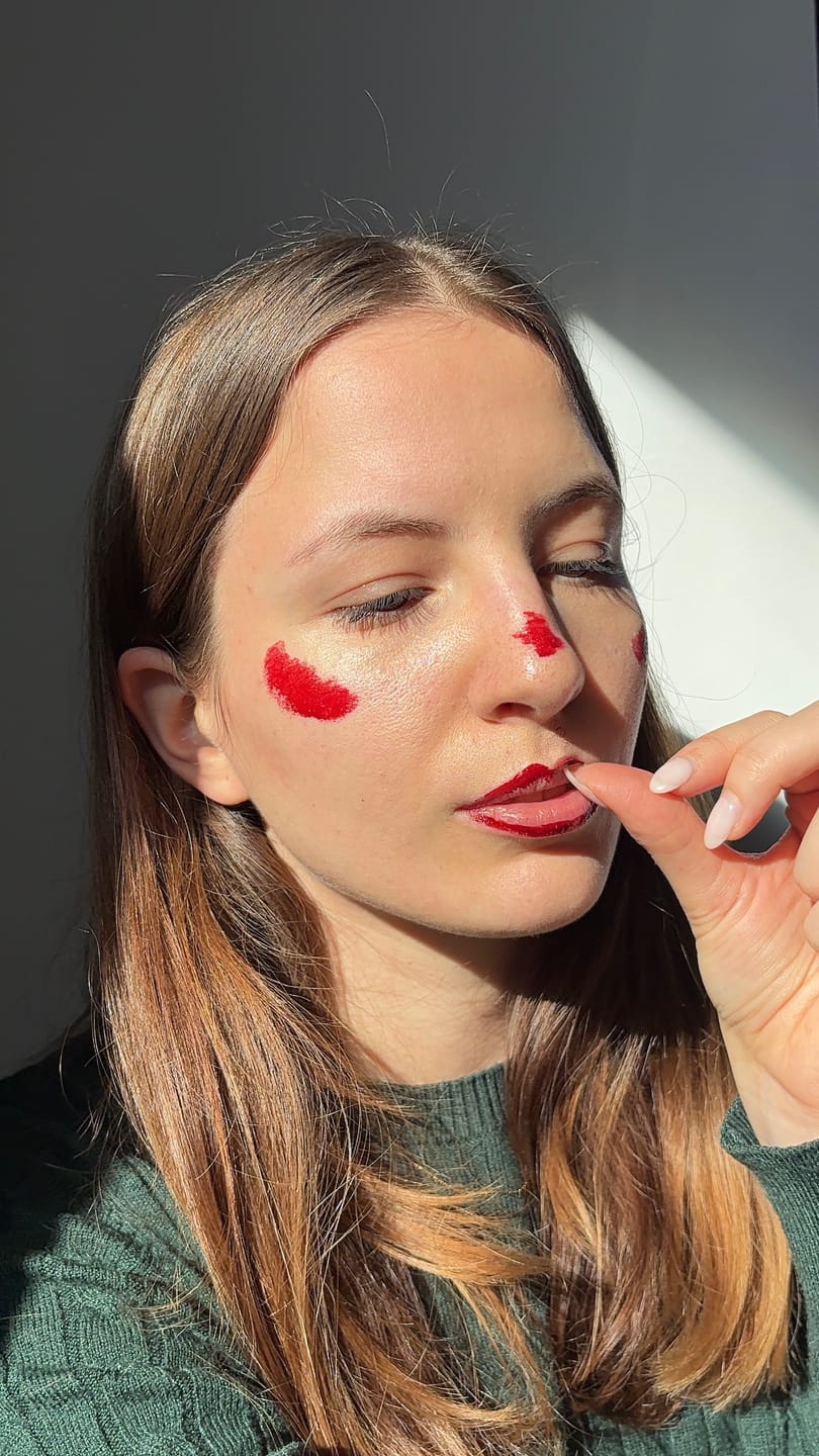 Customer photo review of Peel-off Lip Stain