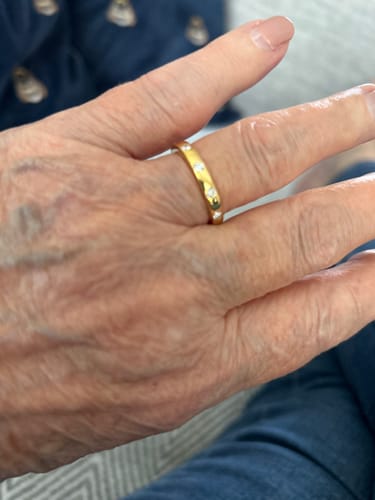 Customer photo review of Versa Lab Grown Diamond Band Ring