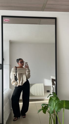 Customer photo review of SWEATER LINA CRUDO