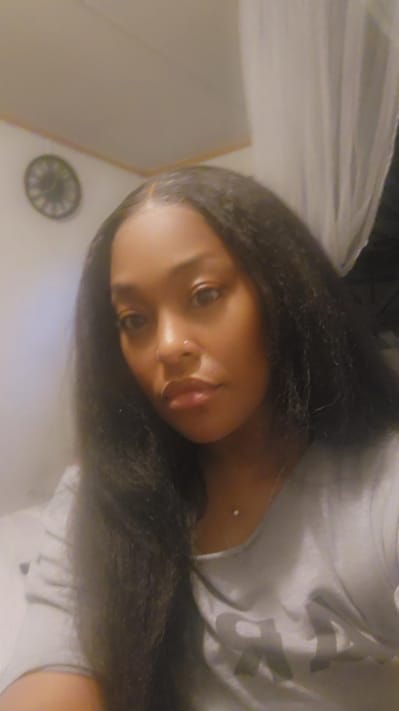 Customer photo review of MORE FACE Pre-bleached Kinky Straight Wear Go Glueless Wig 7x5 Pre-cut HD Lace Pre-plucked