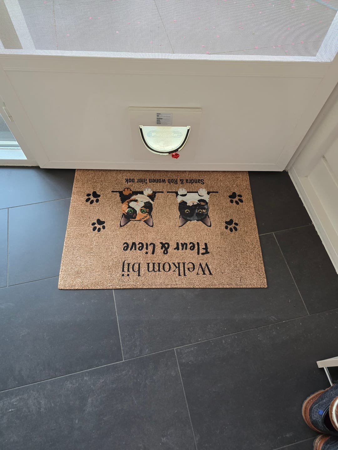Customer photo review of Welkom bij - Gepersonaliseerde huisdier deurmat