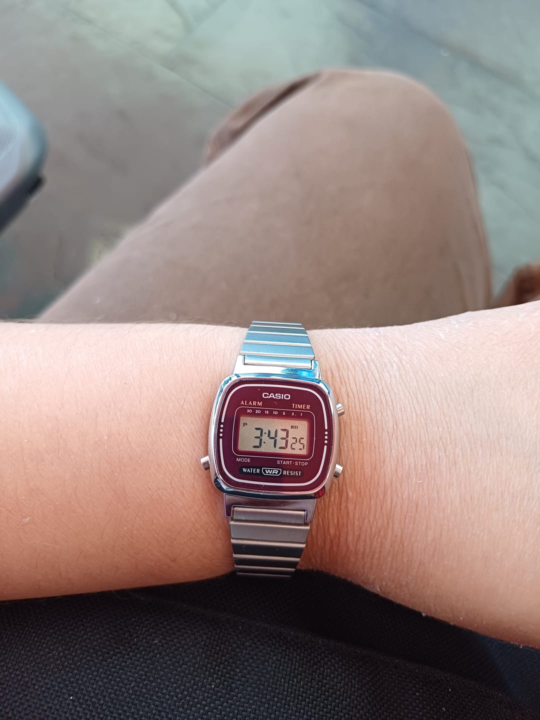 Customer photo review of Reloj Casio Vintage LA670WA-4DF Plateado Granate