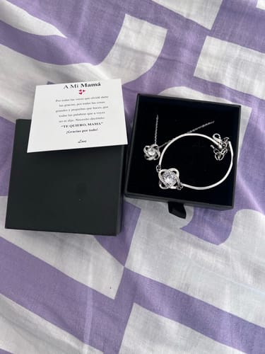 Customer photo review of Collar + Pulsera trébol Plata+ Dedicatoria + [Anillo GRATIS] Especial Día de la Madre