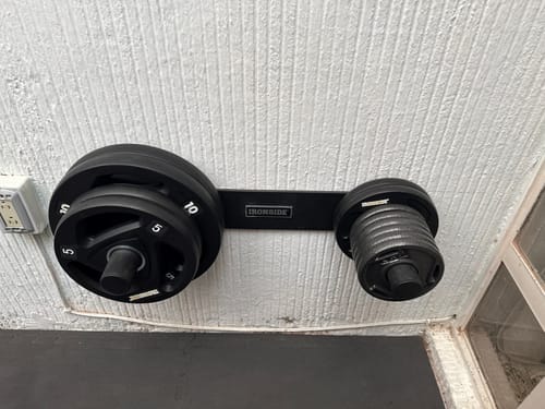 Customer photo review of Rack Pared para Discos Olímpicos IRONSIDE