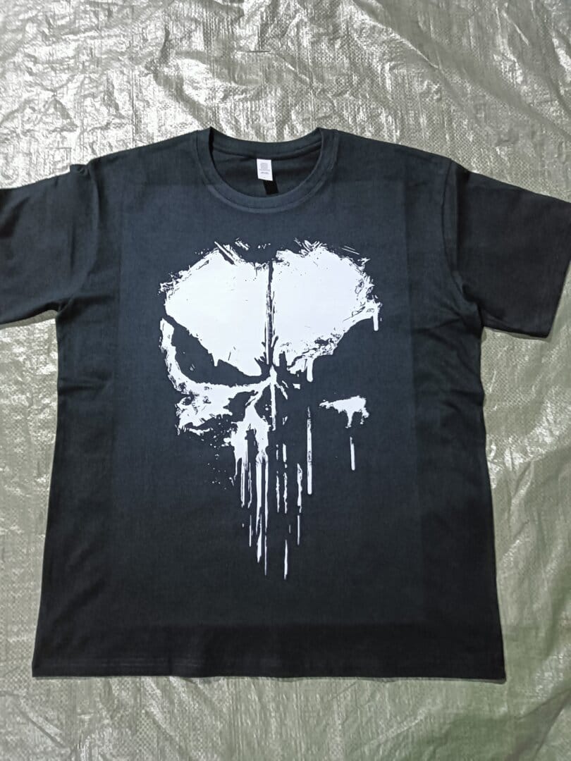 Photo client du t-shirt à tête de Punisher