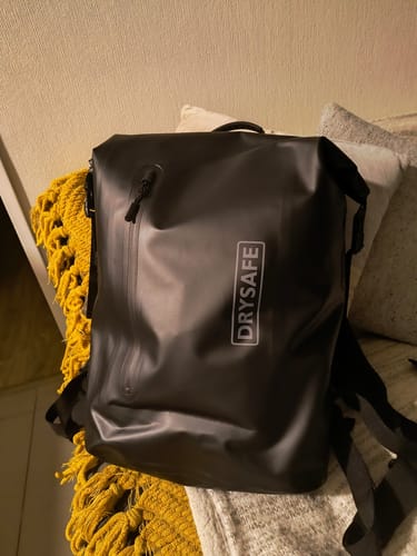 Customer photo review of Mochila Outdoor PUELO 25 Lts 100% Impermeable DRYSAFE Negra