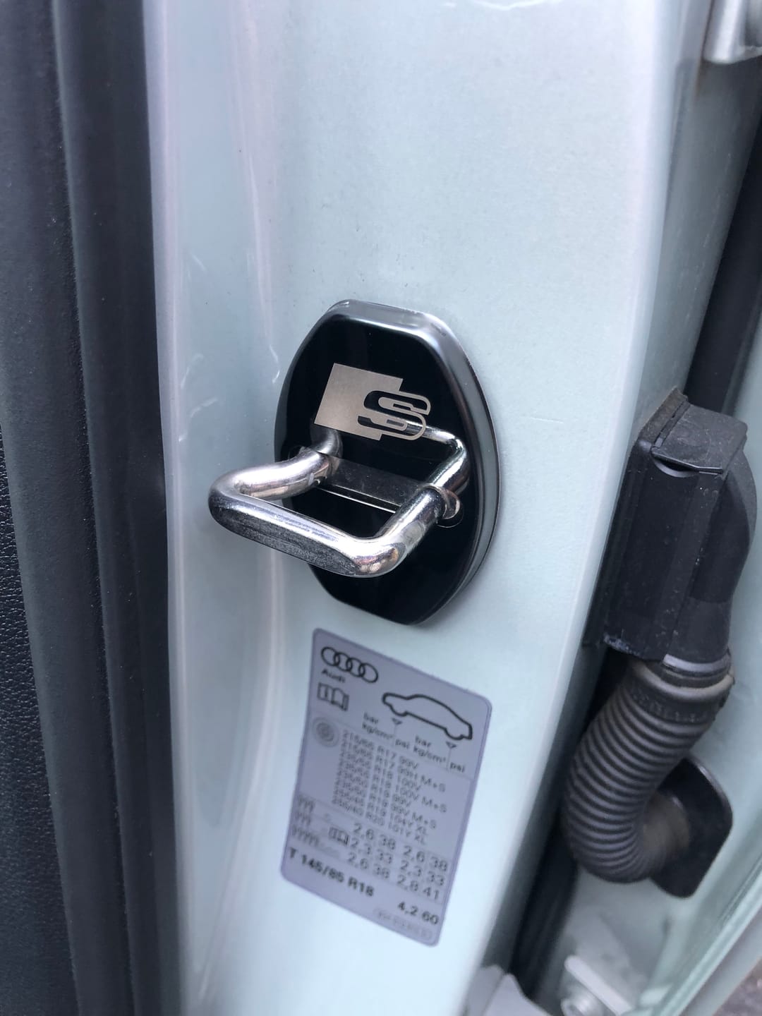 Customer photo review of Cache Serrure Audi