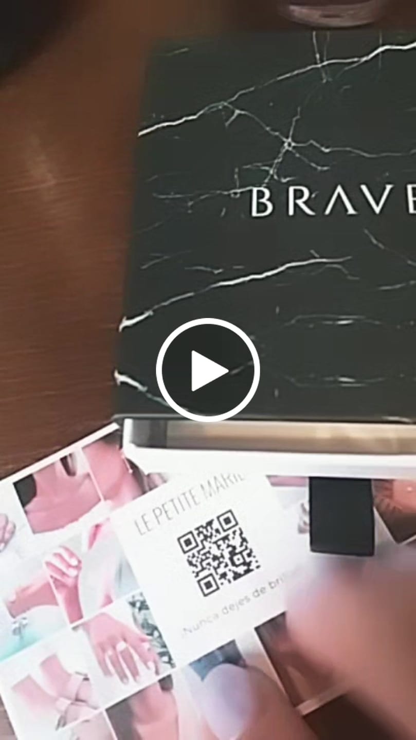 Customer video review of Collar Signos Brillantes