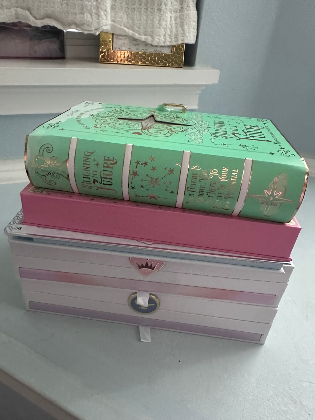 Customer photo review of P. Louise Aligning My Future Pastel Eyeshadow Palette