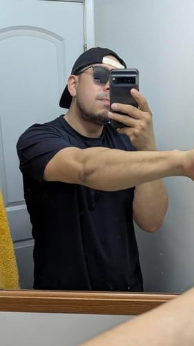 Customer photo review of 021 ESSENTIAL DROP-CUT T-SHIRT - NAVY