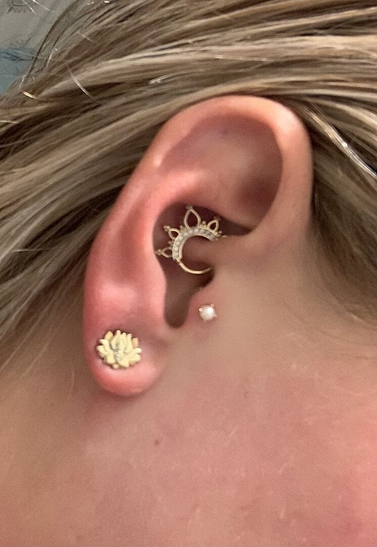 Customer photo review of 14K Gold Round Fresh Water Pearl Cartilage Earring 20G18G16G
