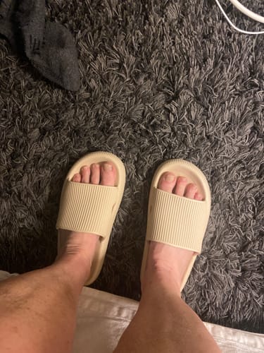 Customer photo review of HappyFlops