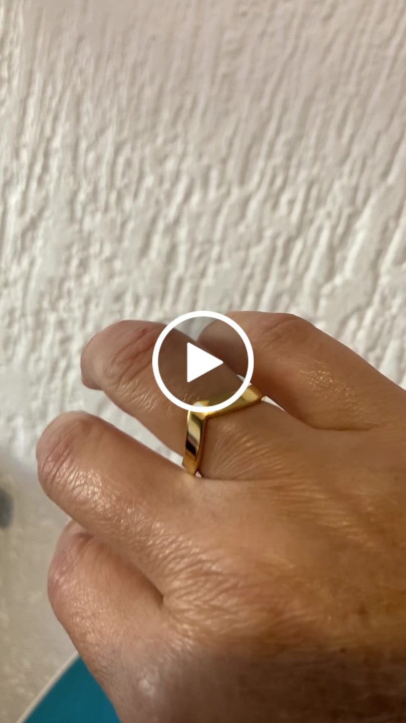 Customer video review of Anel Trinity Liso Banhado em Ouro 18K