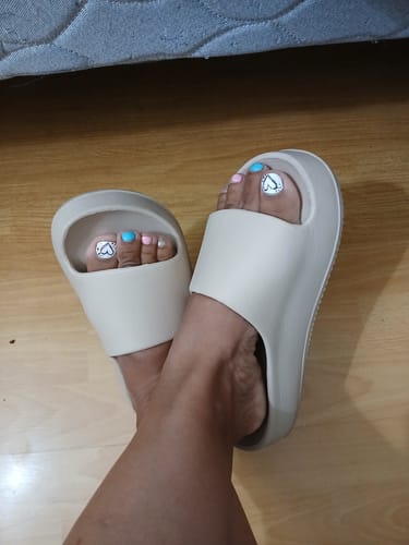 Customer photo review of Sandalia Plataforma Beige Mujer 52070