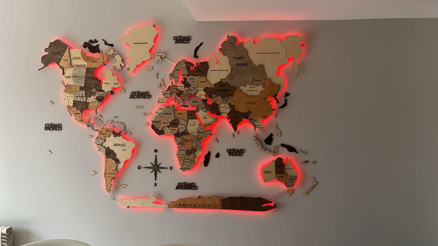 Customer photo review of 3D LED Wooden World Map 3.0 Multicolor