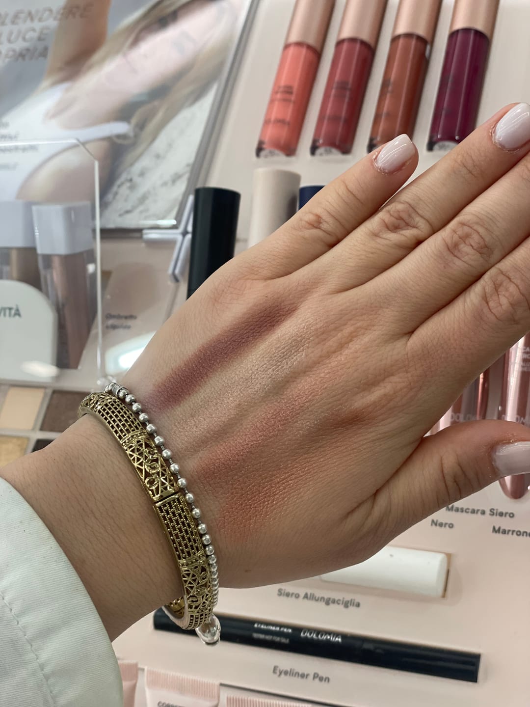 Customer photo review of Ombretti Natural Palette Dolomite