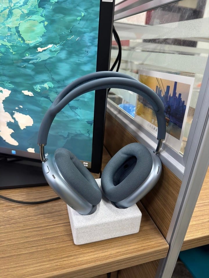 Customer photo review of AirPods Max Charging Stand Wood